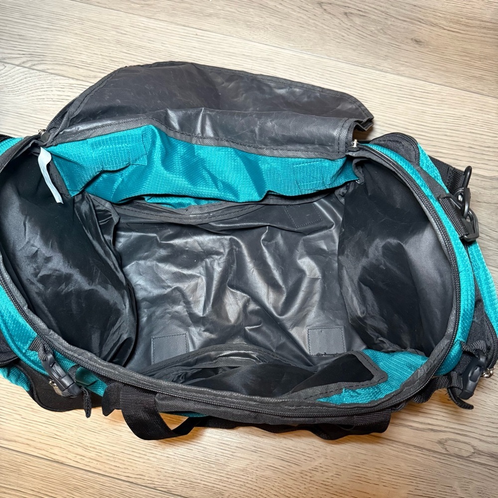 NEW- Protege 22 inch Carry On Sport Duffel Bag Luggage -Travel Gym Collapsible - Picture 11 of 12